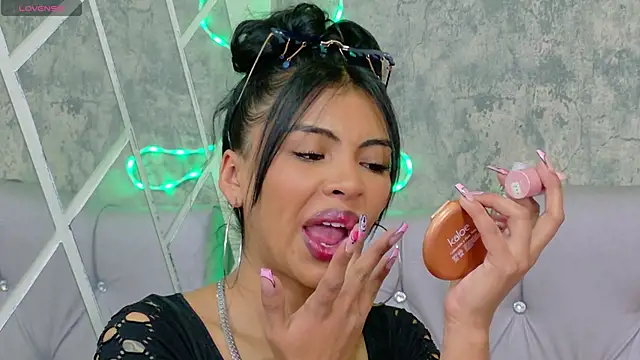 Devil AliceXo online show from November 2025 09:08:01 PM