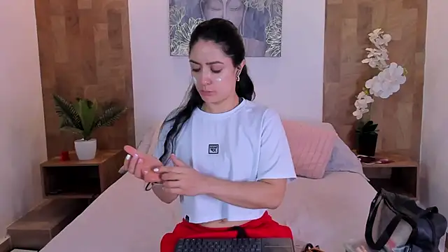 isabella winkler online show from March 2026 10:44:01 AM