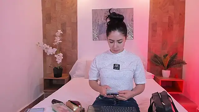 isabella winkler online show from March 2026 11:56:02 AM