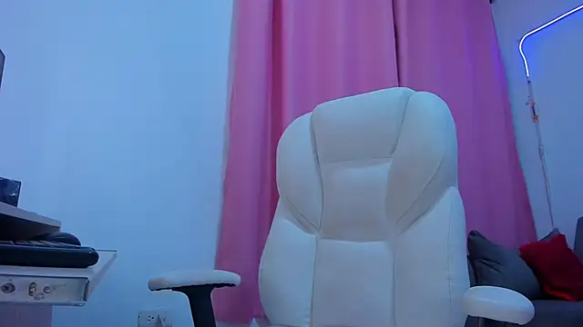 gaaby foxx online show from October 2025 01:56:02 PM