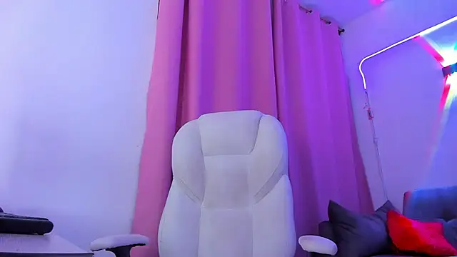 gaaby foxx online show from October 2025 01:23:02 PM
