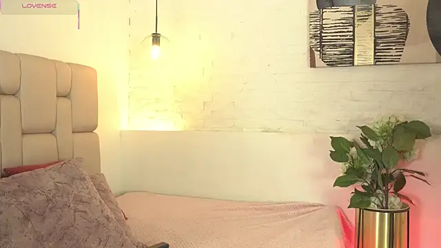 alison222  online show from April 2026 12:50:01 PM