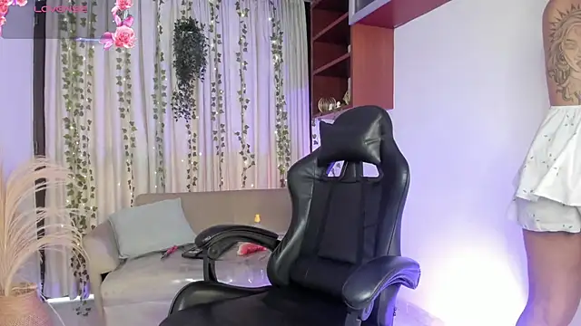 SarahLynn7 online show from November 2025 08:31:02 PM