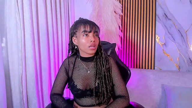 SarahLynn7 online show from October 2025 08:20:01 PM