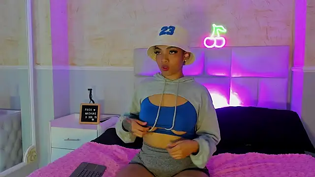 SarahLynn7 online show from March 2025 06:07:02 PM