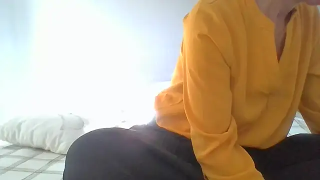 Snapshot of Valentinette chatting on November 2025 01:26:02 PM Valentinette online show from November 2025 01:26:02 PM