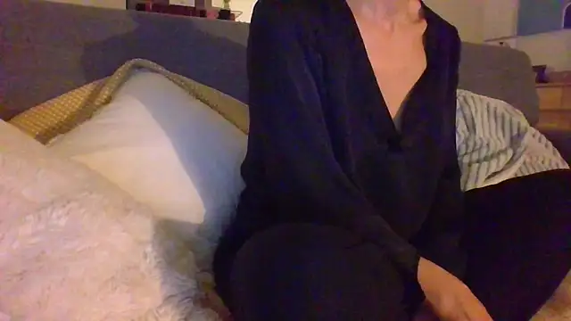 Snapshot of Valentinette chatting on November 2025 08:42:01 PM Valentinette online show from November 2025 08:42:01 PM