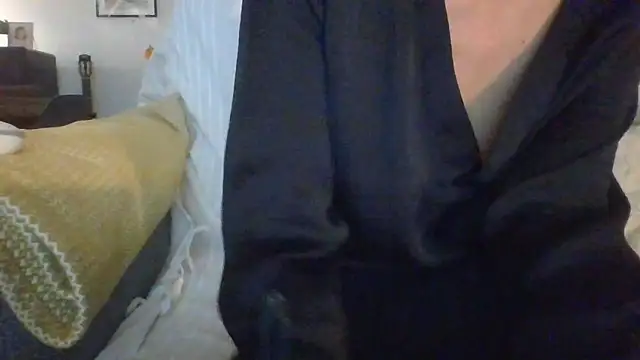 Snapshot of Valentinette chatting on October 2025 10:31:01 PM Valentinette online show from October 2025 10:31:01 PM