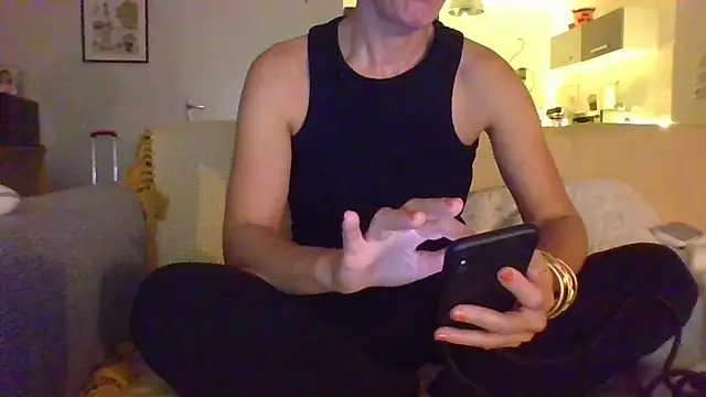 Snapshot of Valentinette chatting on November 2025 08:14:01 PM Valentinette online show from November 2025 08:14:01 PM