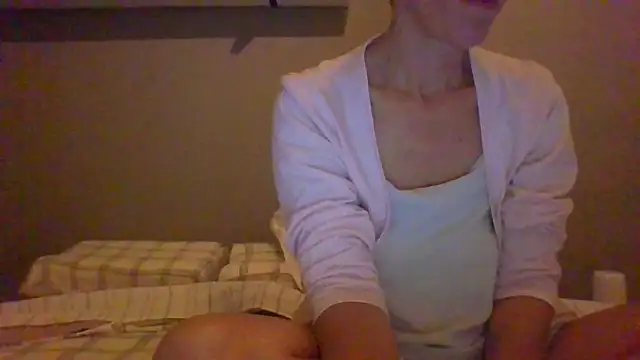 Snapshot of Valentinette chatting on October 2025 08:39:02 PM Valentinette online show from October 2025 08:39:02 PM