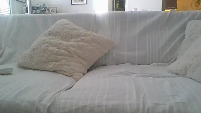 Snapshot of Valentinette chatting on October 2025 12:17:02 PM Valentinette online show from October 2025 12:17:02 PM