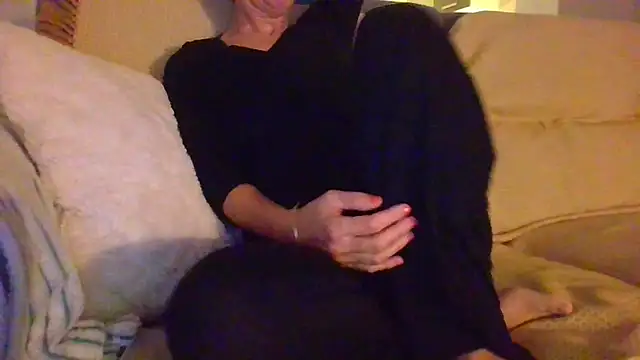 Snapshot of Valentinette chatting on November 2025 09:14:01 PM Valentinette online show from November 2025 09:14:01 PM