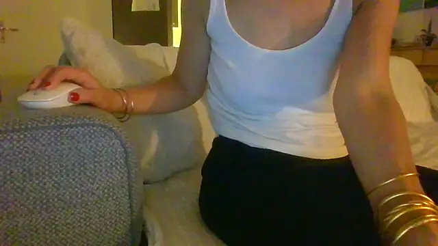 Snapshot of Valentinette chatting on November 2025 06:07:02 AM Valentinette online show from November 2025 06:07:02 AM