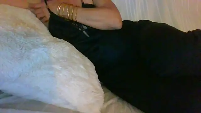 Snapshot of Valentinette chatting on October 2025 07:36:01 PM Valentinette online show from October 2025 07:36:01 PM