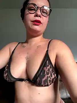 Biana Fernan online show from November 2025 04:11:01 PM