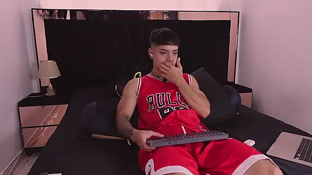 ErosKhaos online show from December 2025 04:52:01 PM