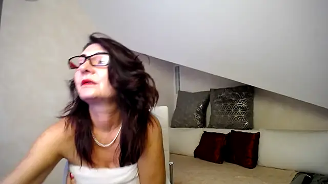 Snapshot of Kathylovexxx chatting on October 2025 02:46:01 AM Kathylovexxx online show from October 2025 02:46:01 AM