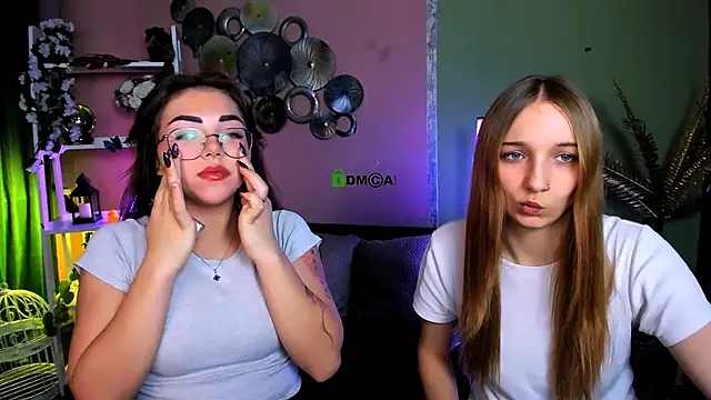 kiki swan online show from December 2025 01:38:02 PM