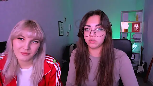 Snapshot of kiki_swan chatting on December 2025 06:52:02 AM kiki swan online show from December 2025 06:52:02 AM