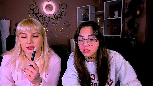 kiki swan online show from February 2026 07:04:01 AM