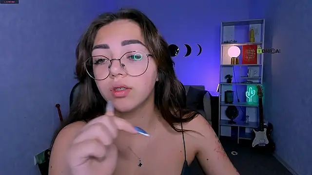 Snapshot of kiki_swan chatting on November 2025 06:39:01 AM kiki swan online show from November 2025 06:39:01 AM