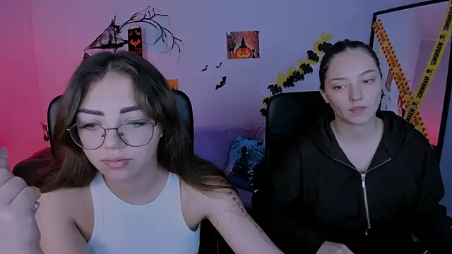 Snapshot of kiki_swan chatting on November 2025 06:50:02 AM kiki swan online show from November 2025 06:50:02 AM