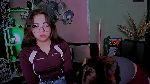 kiki swan online show from December 2025 06:51:02 AM