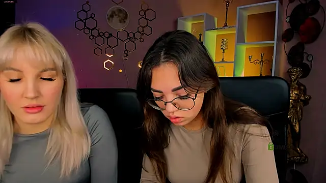 kiki swan online show from December 2025 06:38:02 AM