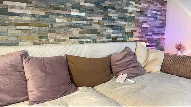 Snapshot of Aurora_5 chatting on November 2025 07:23:01 AM Aurora 5 online show from November 2025 07:23:01 AM