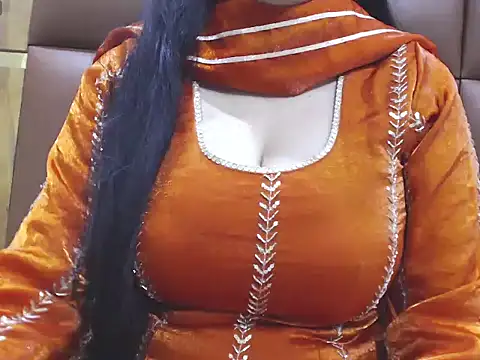 Snapshot of RealNaina chatting on July 2026 05:57:01 PM RealNaina online show from July 2026 05:57:01 PM