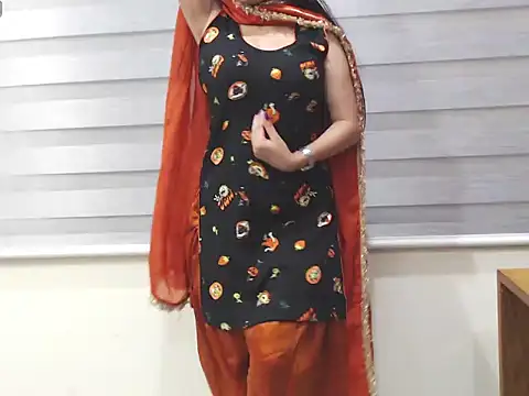 RealNaina online show from May 2026 05:55:01 PM