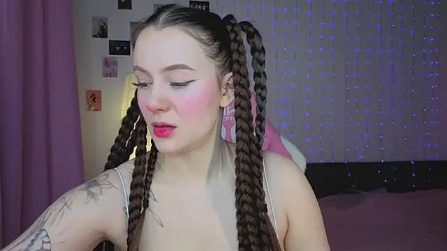 Snapshot of Bella_Garcia chatting on February 2026 03:37:02 AM Bella Garcia online show from February 2026 03:37:02 AM