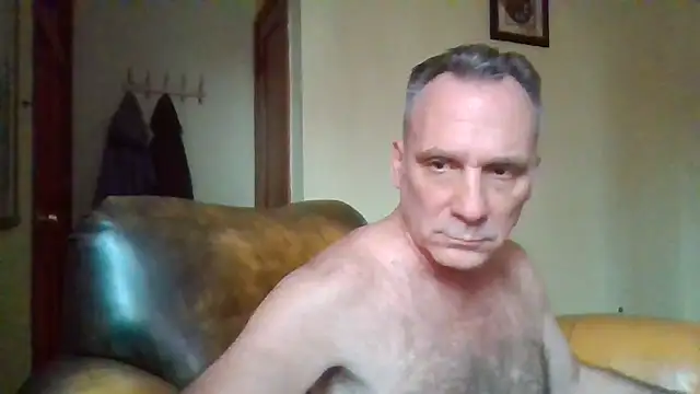 Snapshot of HunkofRock chatting on October 2025 04:52:02 PM HunkofRock online show from October 2025 04:52:02 PM
