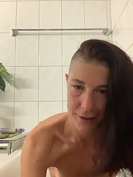 Snapshot of HerrundFrau-M chatting on March 2025 04:40:01 AM HerrundFrau-M online show from March 2025 04:40:01 AM