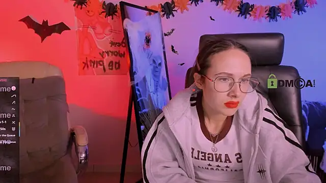 mona cloud online show from November 2025 12:03:02 AM