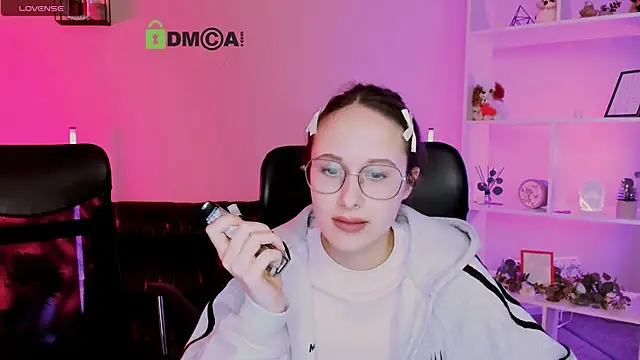 mona cloud online show from December 2025 12:15:02 AM