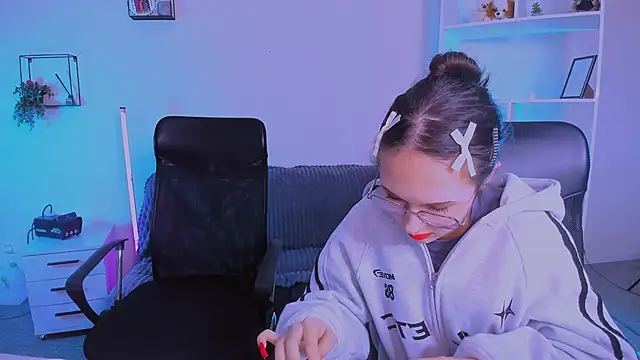 mona cloud online show from November 2025 12:26:02 AM