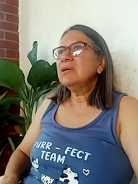 victoria wayne online show from November 2025 12:31:02 PM