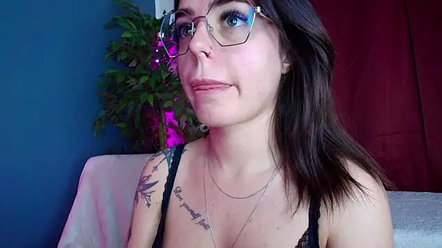Snapshot of Perfect_Moans chatting on June 2026 04:22:02 AM Perfect Moans online show from June 2026 04:22:02 AM