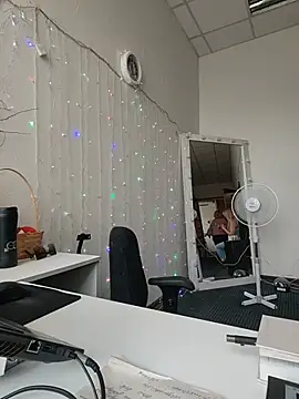Juicy PeachLux online show from May 2026 08:02:01 AM