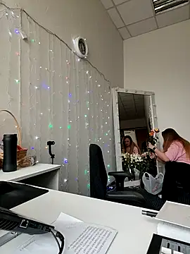 Juicy PeachLux online show from April 2026 06:52:02 AM