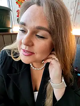 Juicy PeachLux online show from May 2026 01:42:01 AM