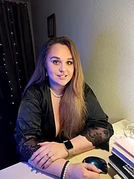 Juicy PeachLux online show from March 2026 07:02:02 PM