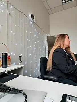 Juicy PeachLux online show from April 2026 08:04:02 AM