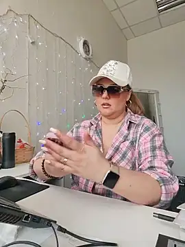 Juicy PeachLux online show from May 2026 05:47:02 AM