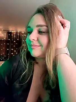 Juicy PeachLux online show from December 2025 06:42:01 PM