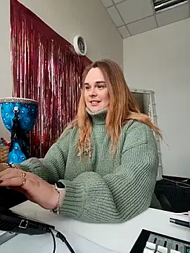 Juicy PeachLux online show from November 2025 09:13:01 AM