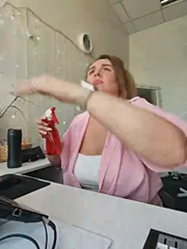 Juicy PeachLux online show from May 2026 07:03:01 AM