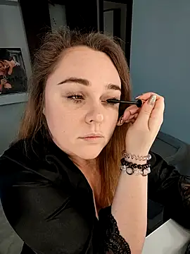 Juicy PeachLux online show from November 2025 06:39:02 AM