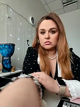 Snapshot of Juicy_PeachLux chatting on February 2026 07:39:02 AM Juicy PeachLux online show from February 2026 07:39:02 AM